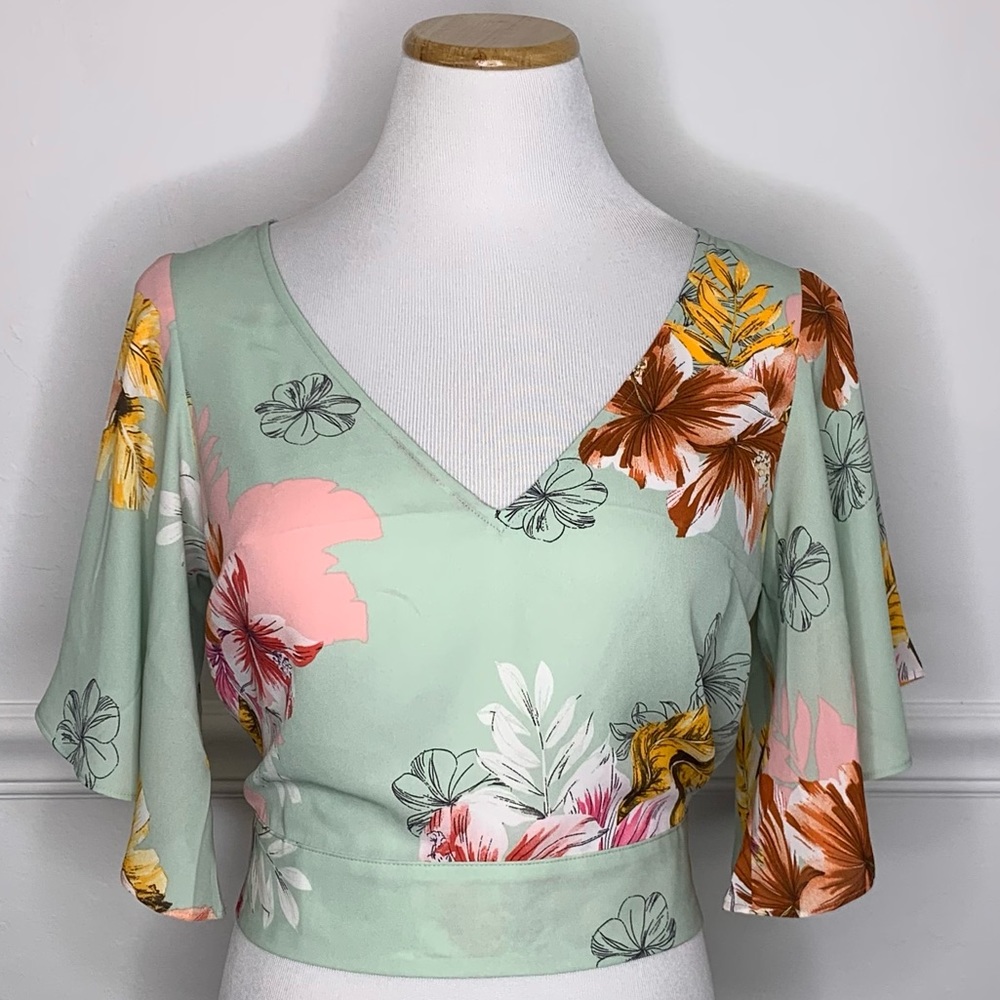 NWT Express crop open tie back top blouse flutter